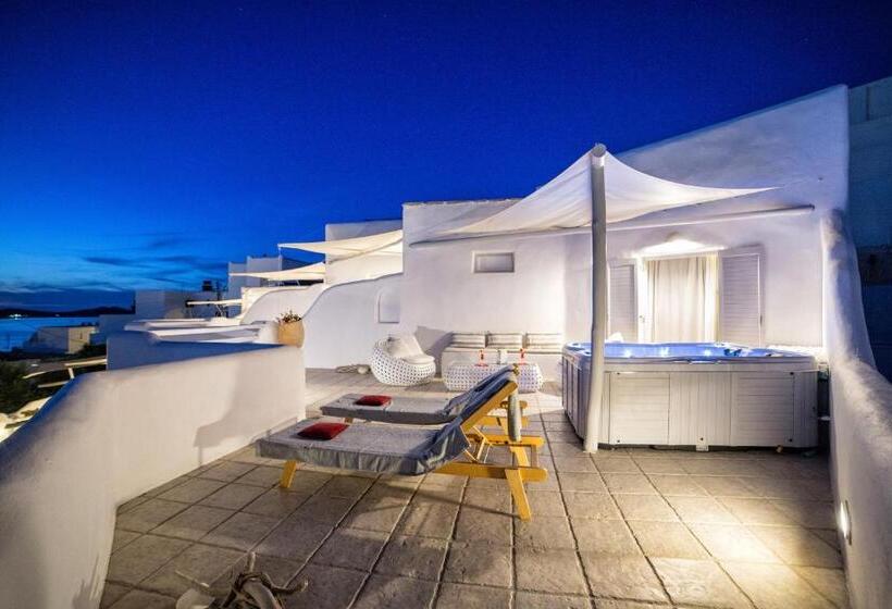 جناح مطلّ علي البحر مزود بجاكوزى, Yades Suites & Spa   Adults Only