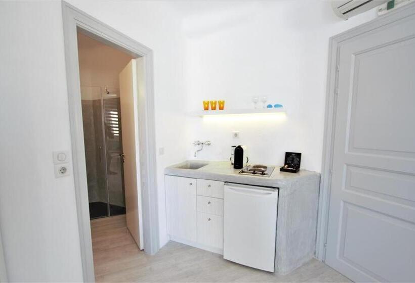 جناح مزود بجاكوزى, Yades Suites & Spa   Adults Only