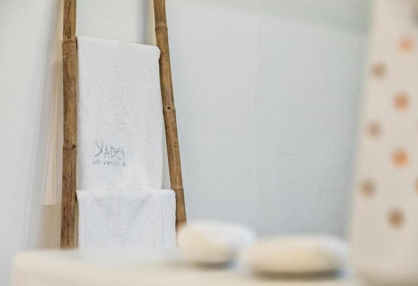 جناح جونيور مطلّ علي البحر, Yades Suites & Spa   Adults Only