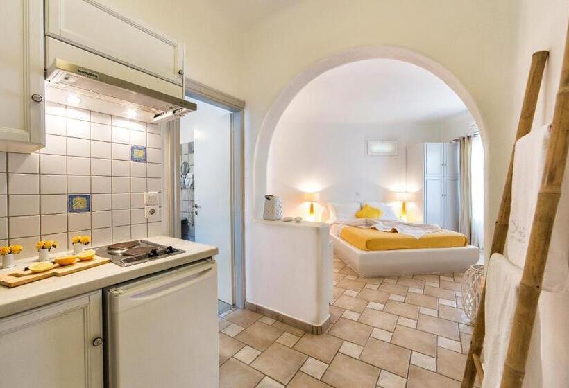 جناح جونيور مطلّ علي البحر, Yades Suites & Spa   Adults Only