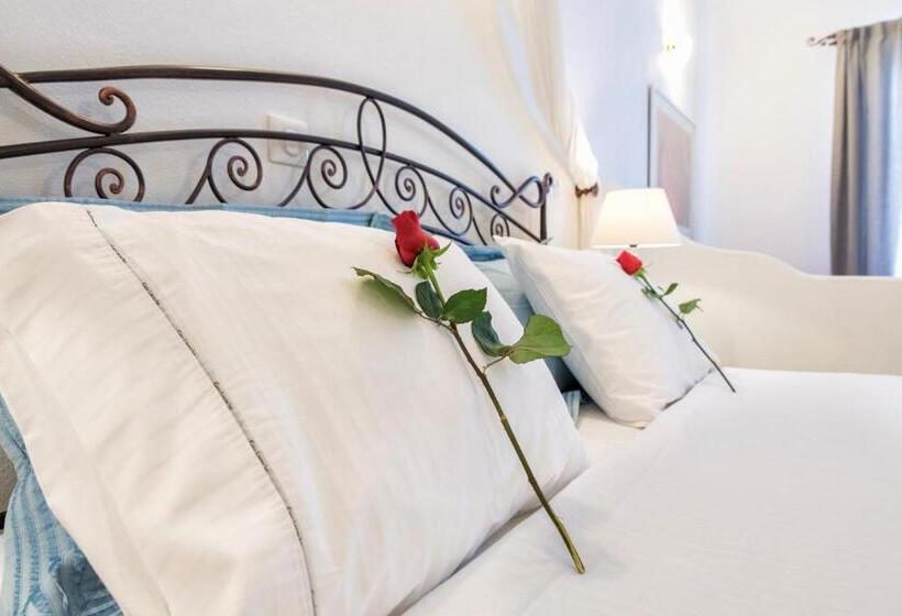 جناح مطلّ علي البحر مزود بجاكوزى, Yades Suites & Spa   Adults Only