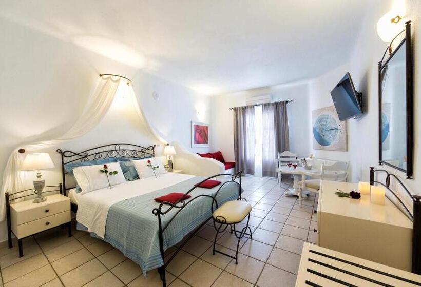 جناح مطلّ علي البحر مزود بجاكوزى, Yades Suites & Spa   Adults Only