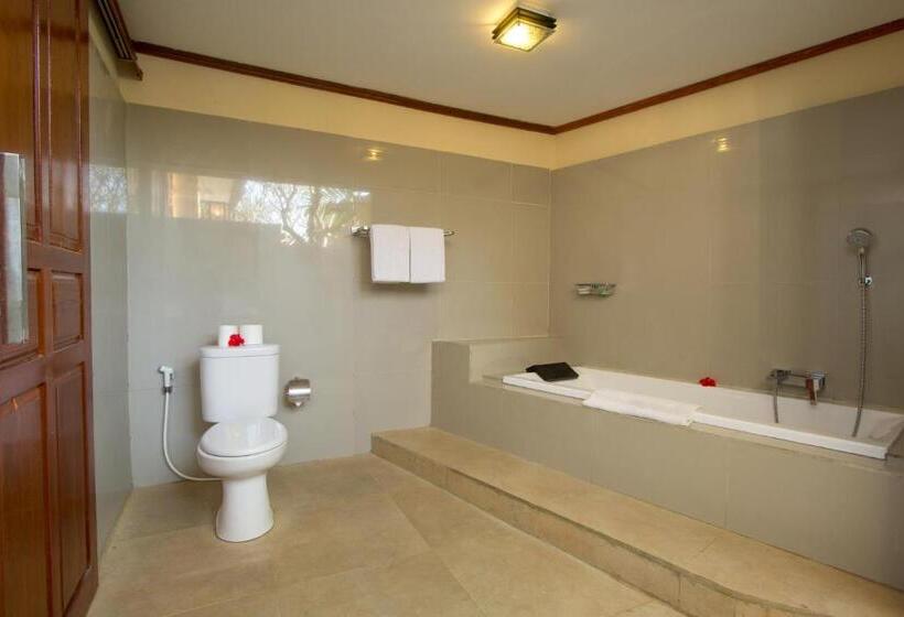 חדר משפחתי נוף לגינה, Arya Amed Beach Resort And Dive Center