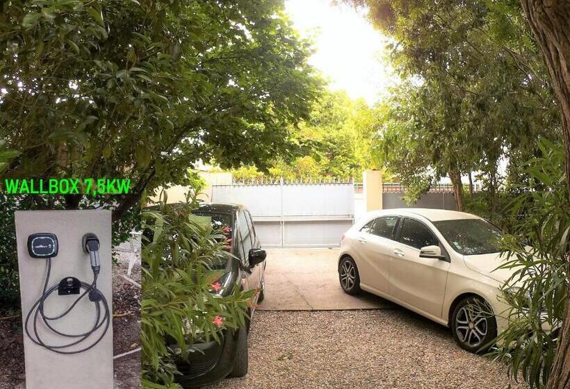 Номер Стандарт Вид на Сад, La Villa Carcassonne, Cité 8 Min à Pieds, Clim, Piscine, Full Wifi, Borne 7,5kw, Vélo élect, Parking