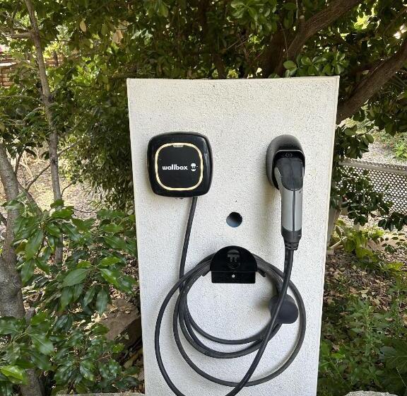 ガーデンビューデラックスルーム, La Villa Carcassonne, Cité 8 Min à Pieds, Clim, Piscine, Full Wifi, Borne 7,5kw, Vélo élect, Parking