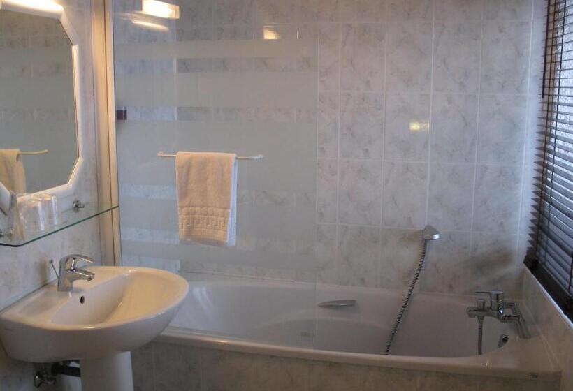Номер Комфорт, Auberge Des Trois Châteaux