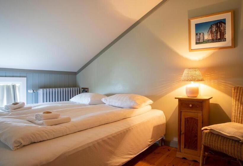 اتاق استاندارد با سرویس بهداشتی مشترک, Flatey