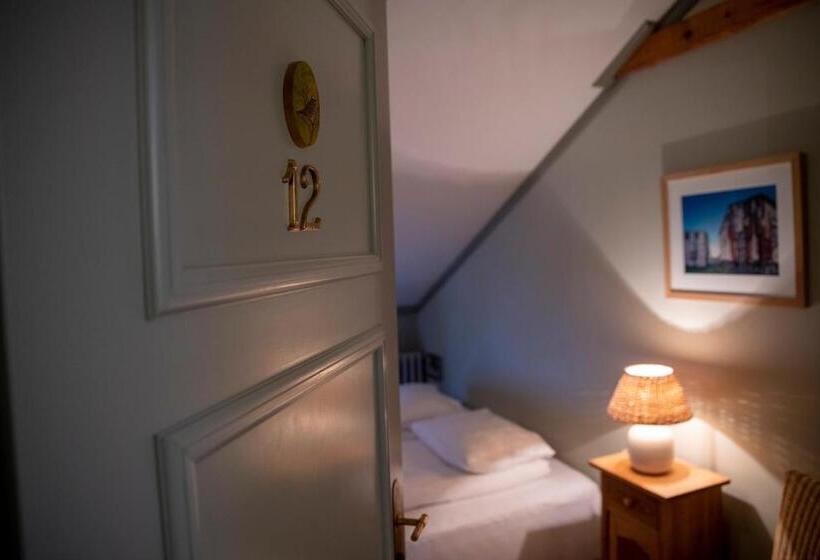 اتاق استاندارد با سرویس بهداشتی مشترک, Flatey