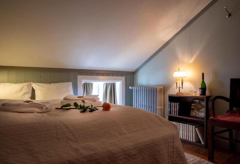 اتاق استاندارد با سرویس بهداشتی مشترک, Flatey