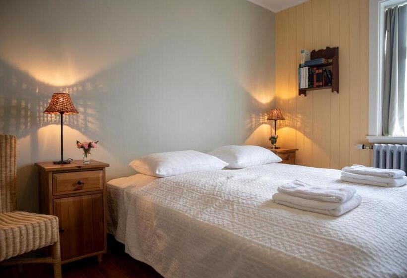 اتاق استاندارد با سرویس بهداشتی مشترک, Flatey