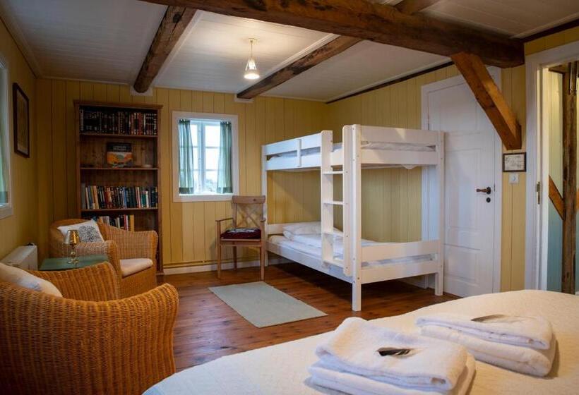 سوئیت جونیور خانوادگی, Flatey