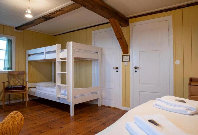 سوئیت جونیور خانوادگی, Flatey