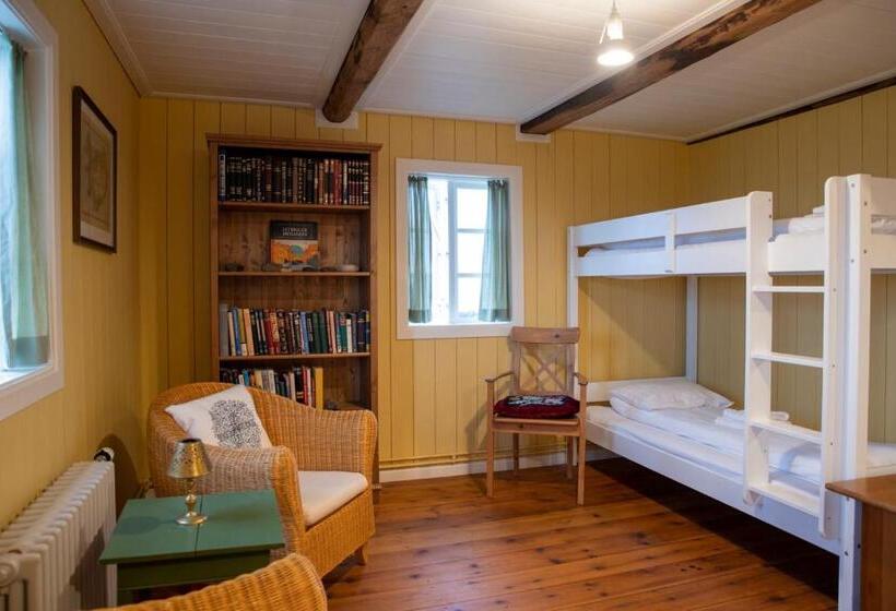 سوئیت جونیور خانوادگی, Flatey