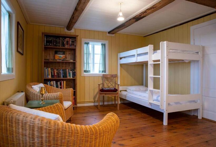 سوئیت جونیور خانوادگی, Flatey