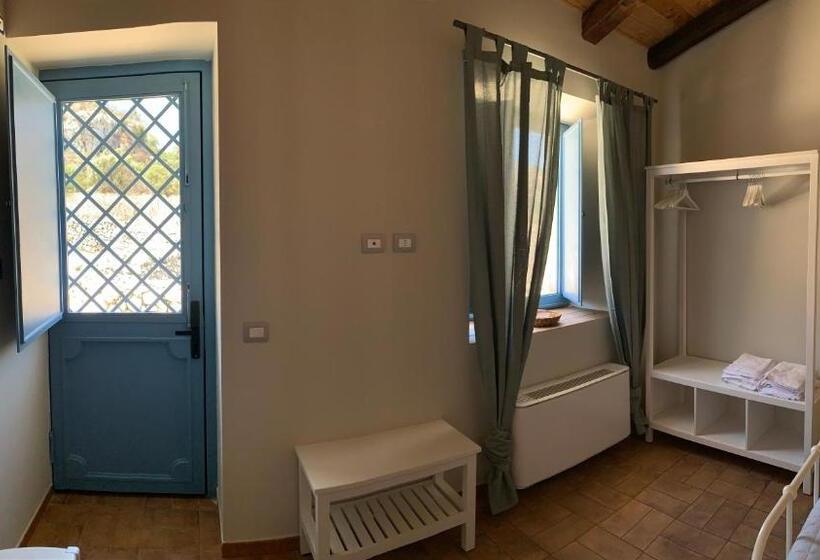 带山景的复式房间, Masseria Santacatrini