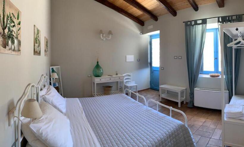 带山景的复式房间, Masseria Santacatrini