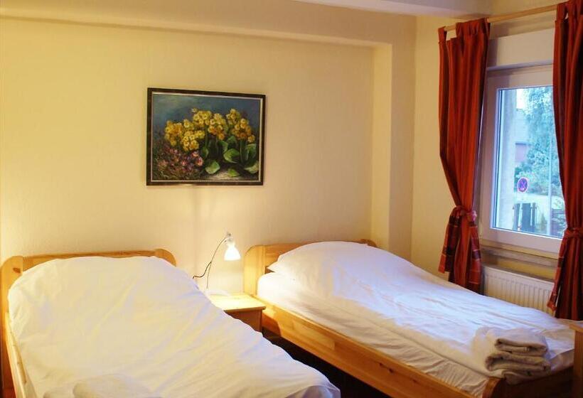 Номер Стандарт, Deutsches Haus