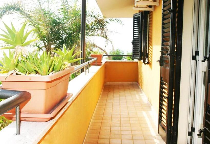 Апартаменты 2 Спальни Вид на Море, Villaggio Tramonto