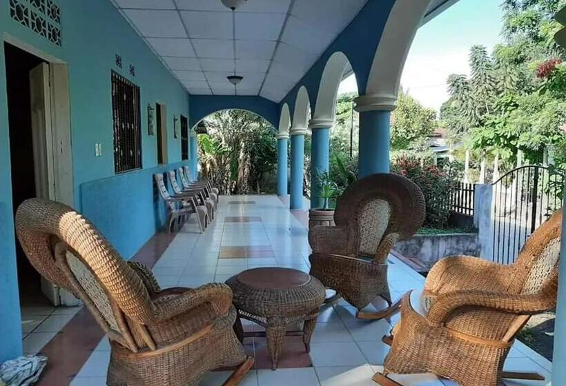 庭の見えるスタンダードトリプルルーム, Ometepe House