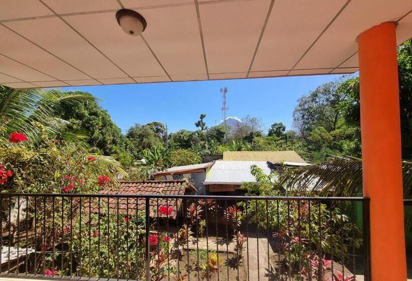 バルコニー付きスタンダードトリプルルーム, Ometepe House