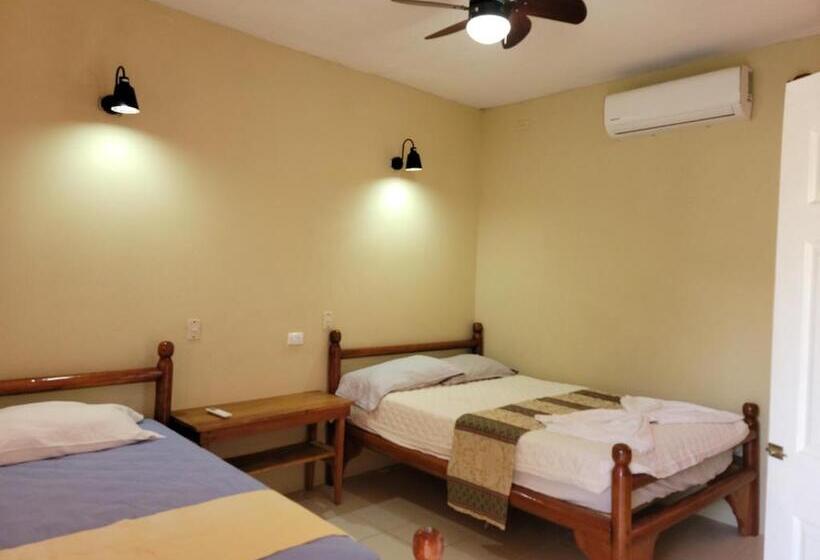 バルコニー付きスタンダードトリプルルーム, Ometepe House