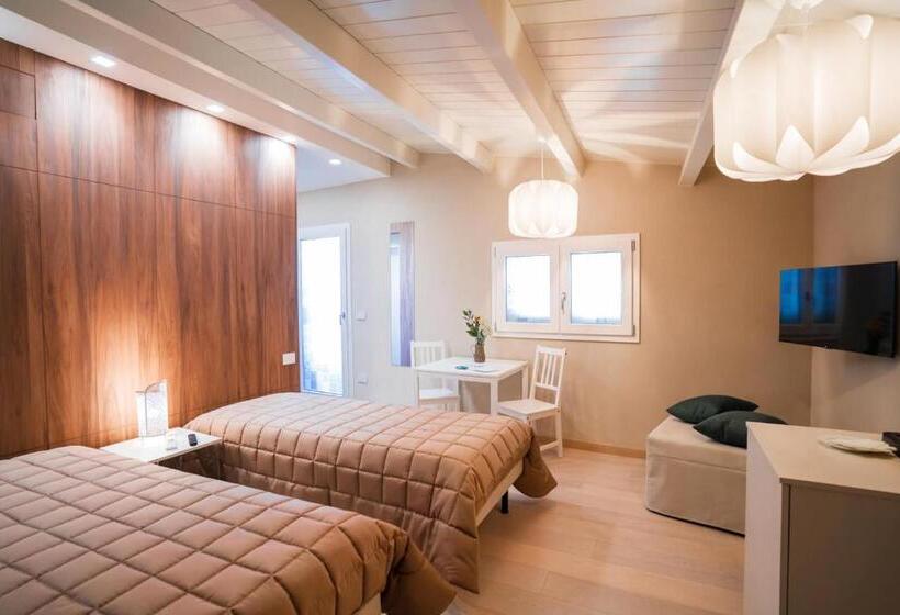 חדר סטנדרט לשלושה עם טרסה, Grantò B&b