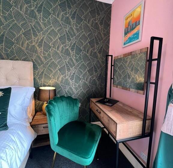 스탠다드 룸, Mcgraths Blackpool