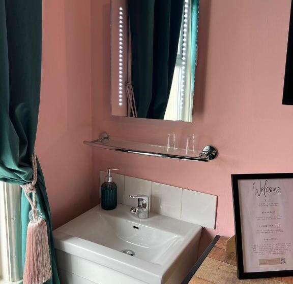 스탠다드 룸, Mcgraths Blackpool