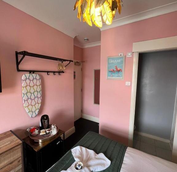 스탠다드 룸, Mcgraths Blackpool