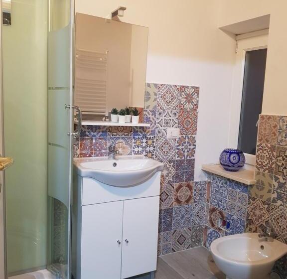 带大床的标准间, Nottola B&b