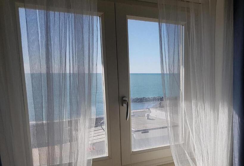 带大床的标准间, Nottola B&b