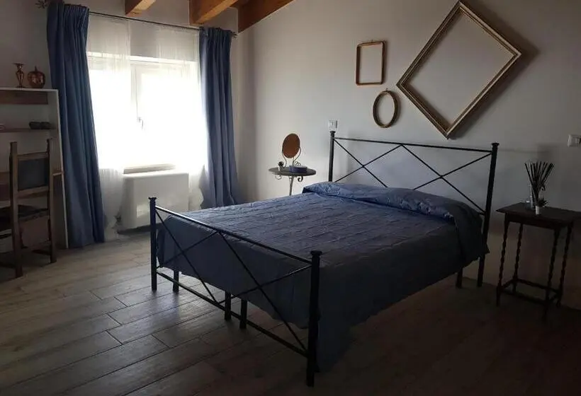 キングサイズベッドのスタンダードルーム, Nottola B&b