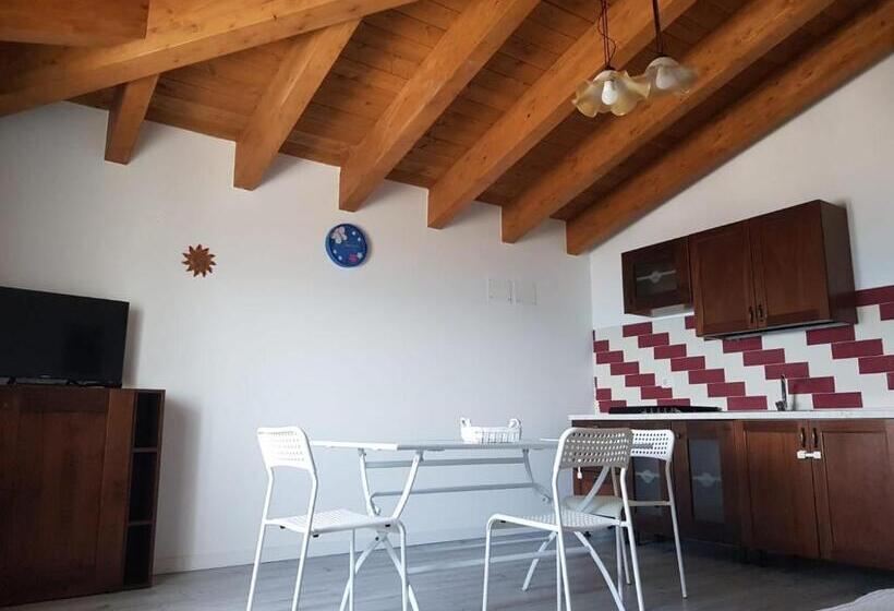 带海景的复工套房, Nottola B&b