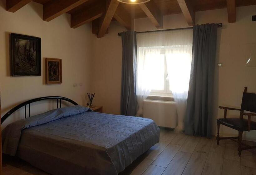 带海景的复工套房, Nottola B&b