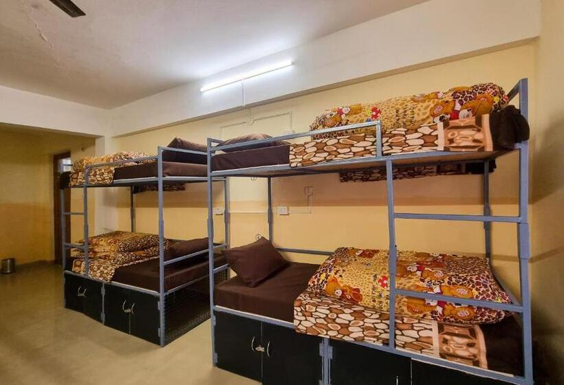 سرير فى غرفة مشتركه, Oak View