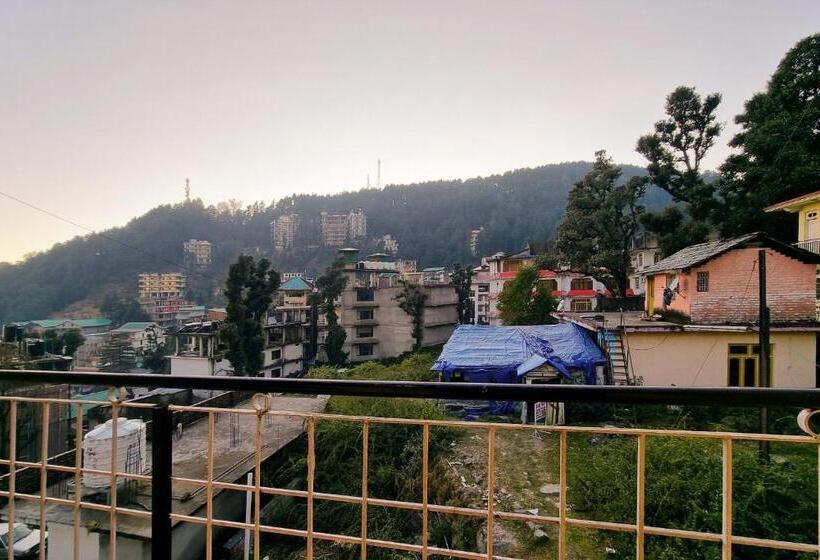 سرير فى غرفة مشتركه, Oak View