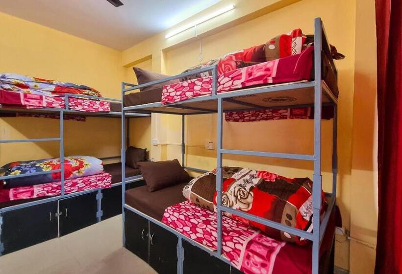 سرير فى غرفة مشتركه, Oak View