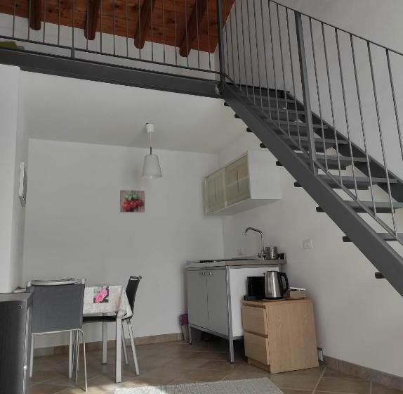 غرفة قياسية رباعية, B&b Anyme