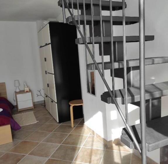 غرفة عائلية, B&b Anyme