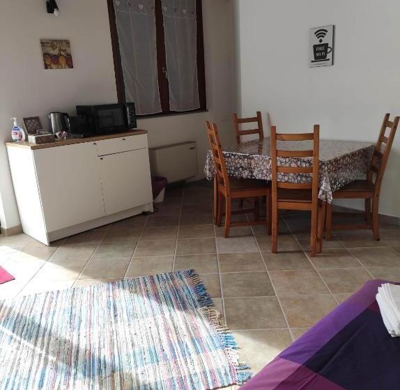 غرفة عائلية, B&b Anyme