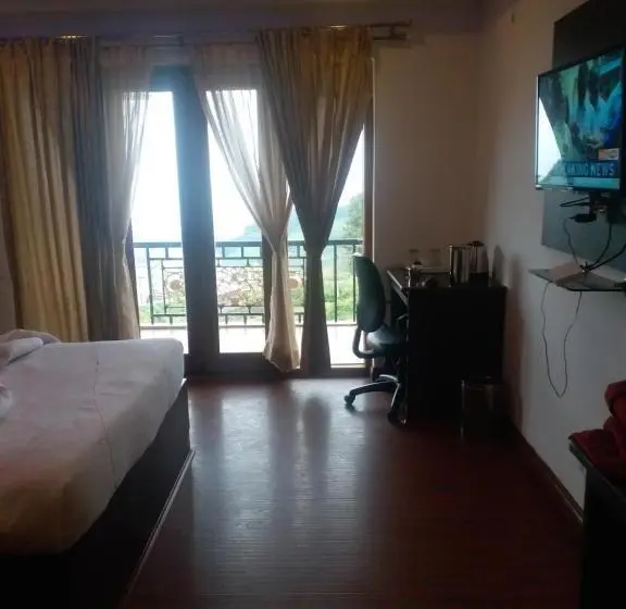 バルコニー付きデラックスルーム, Vista Suites Doddabetta Ooty By Bestinn Leisure