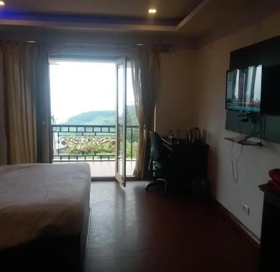バルコニー付きデラックスルーム, Vista Suites Doddabetta Ooty By Bestinn Leisure
