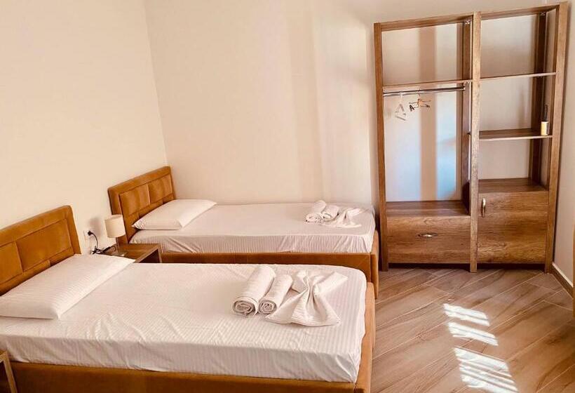 חדר משפחתי, Elma Guest House