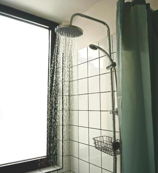 اتاق اکونومی, Montana