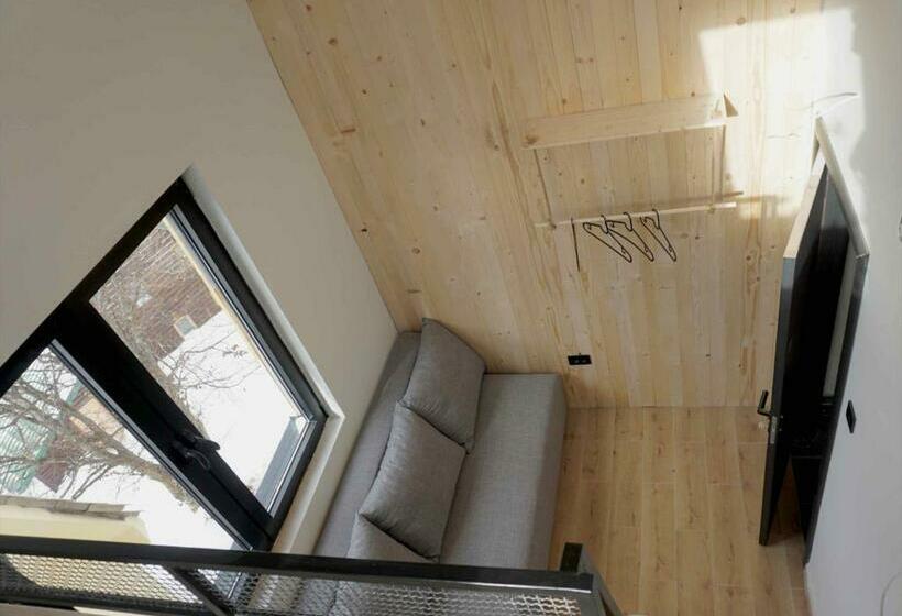 اتاق استاندارد چهار تخته, Montana