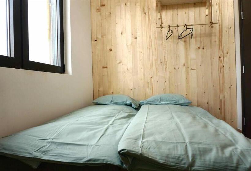 اتاق استاندارد چهار تخته, Montana