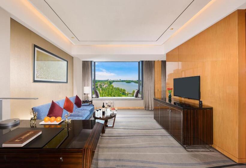 Suite Vue Lac, 六安曙光铂尊酒店