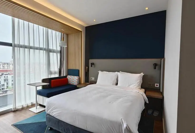 身障者適用キングサイズベッドルーム, Holiday Inn Express Shanghai Qingpu New City, An Ihg
