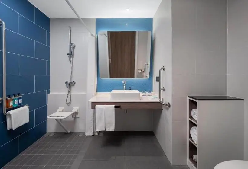 身障者適用キングサイズベッドルーム, Holiday Inn Express Shanghai Qingpu New City, An Ihg