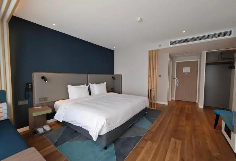 キングサイズベッドのスタンダードルーム, Holiday Inn Express Shanghai Qingpu New City, An Ihg